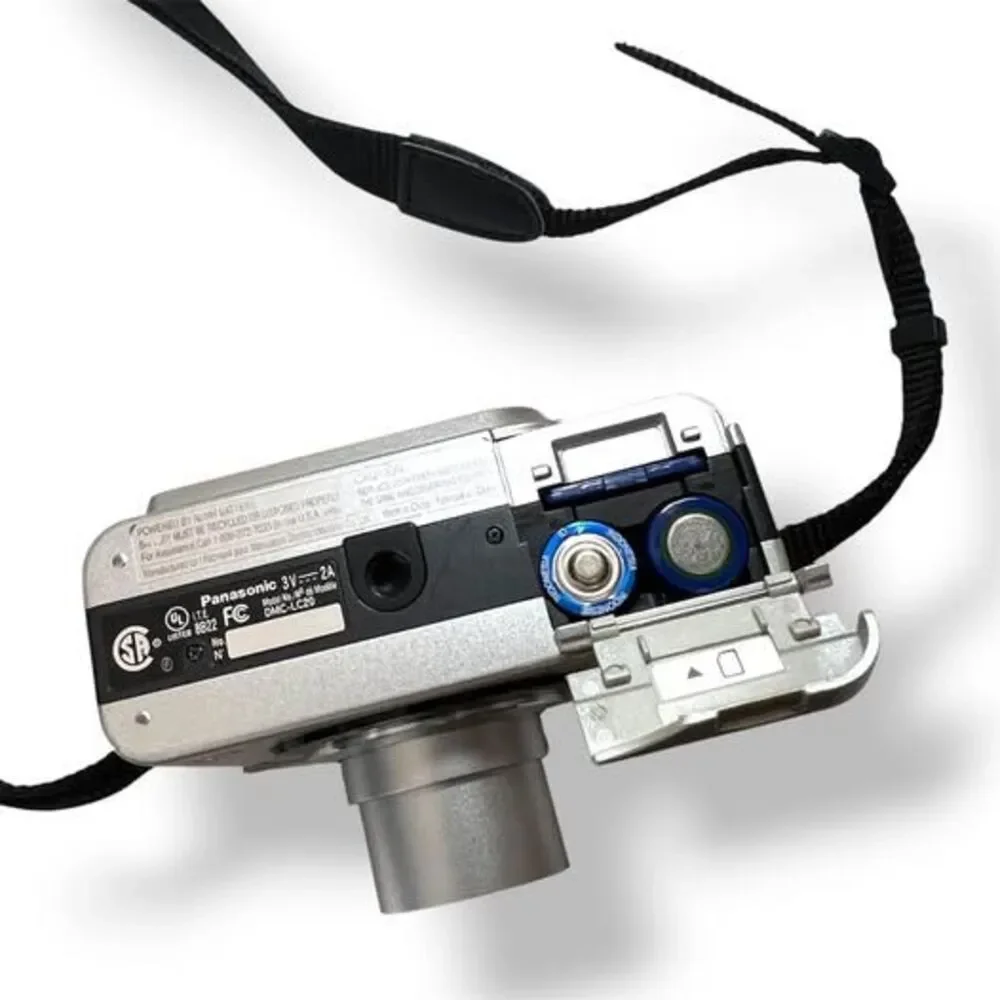 Vintage Digital Camera Panasonic LUMIX DMC-LC20 2.0MP